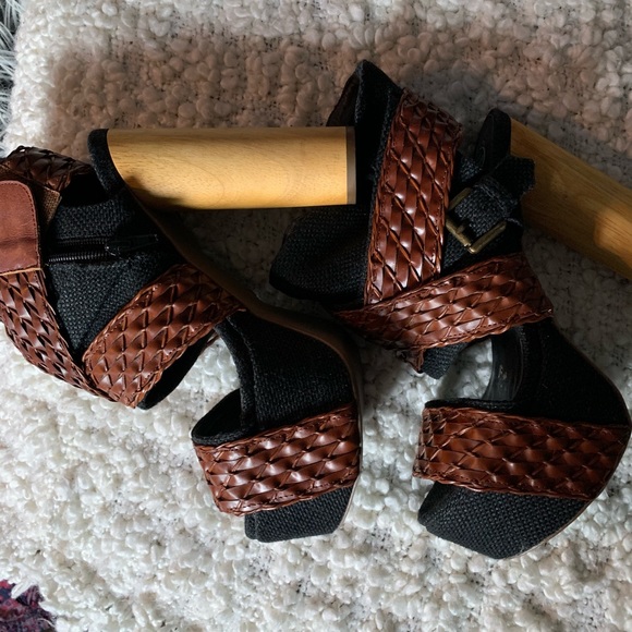 Jeffrey Campbell So Much Platform Sandals - Picture 4 of 5